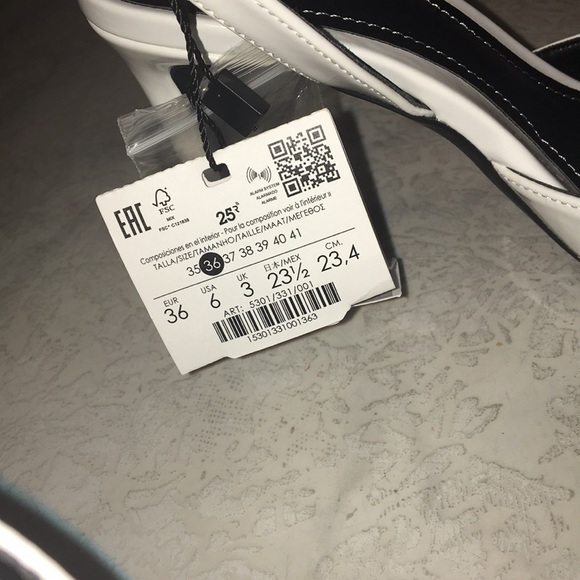 Heels - Picture 4 of 4